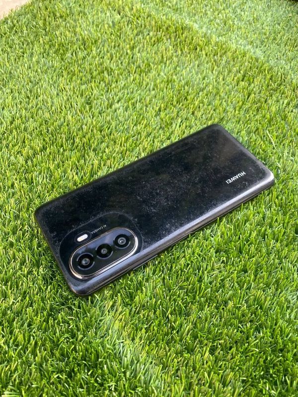 Huawei nova Y70 sotiladi