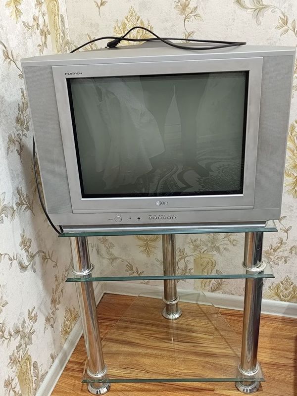 Lg televizor + podstavka sotiladi pulti yoq
