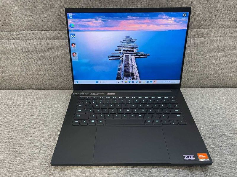 Razer Blade 14 / Ryzen 9 / 32GB RAM / 1TB SSD / RTX 4070 / 240Hz Razer Blade 14 / Ryzen 9 / 32GB RAM / 1TB SSD / RTX 4070 / 240Hz
