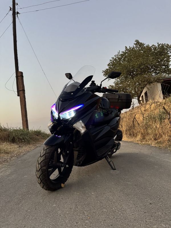 Skuter Smax Yamaha sotiladi