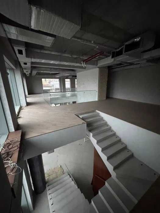 Аренда элитного помещения с фасадом и террасой Mirabad Avenue 3 уровня Аренда элитного помещения с фасадом и террасой Mirabad Avenue 3 уровня