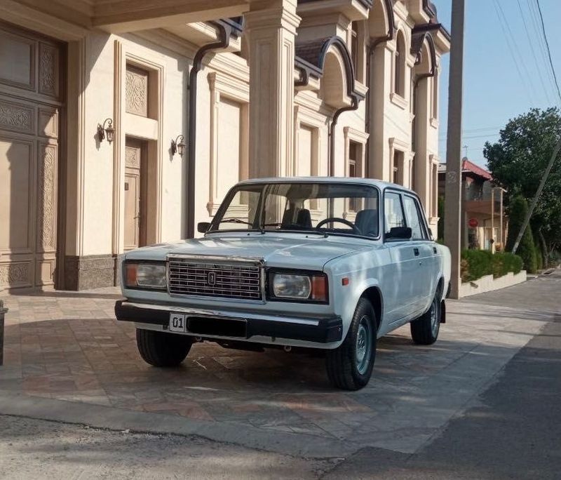 Vaz 2107 idial holatda