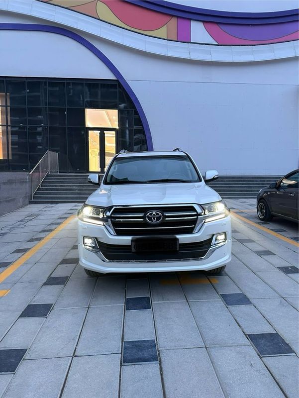 Toyota land cruiser 200 в отличном состояние