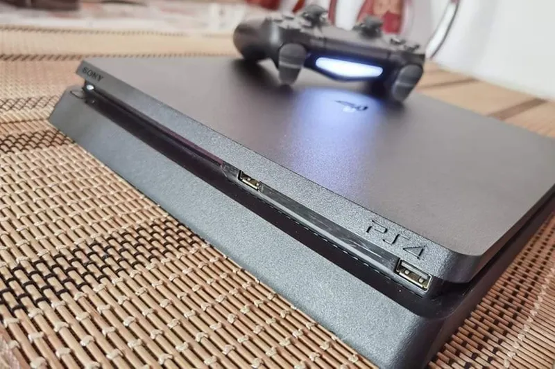 6.72 Ps4 slim playstation sotiladi pristavka