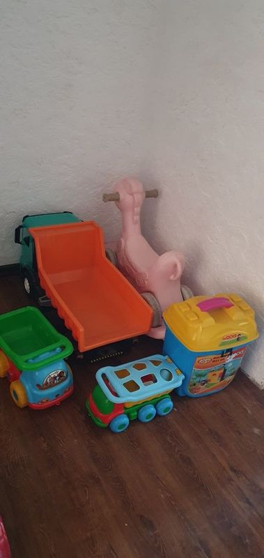 Продам игрушки .
