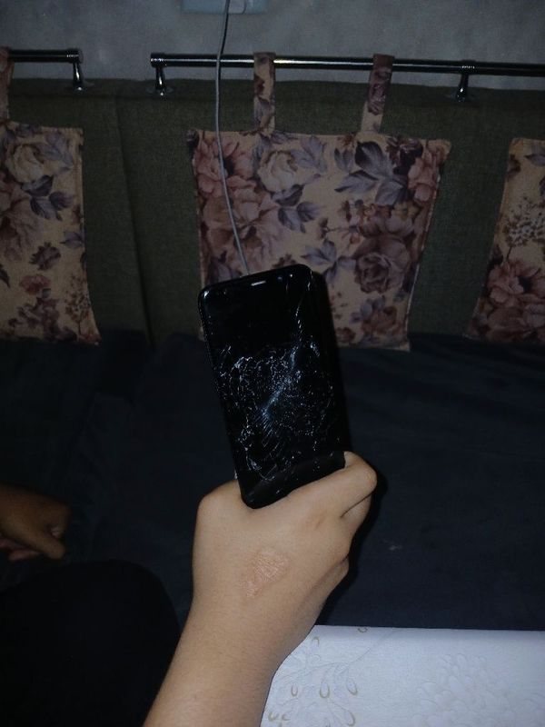Samsung S8+ ekran i batareyada iwi bor 4/64 gb black Samsung S8+ ekran i batareyada iwi bor 4/64 gb black