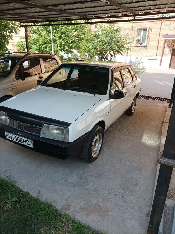 Ваз 21099 сотилади Ваз 21099 сотилади