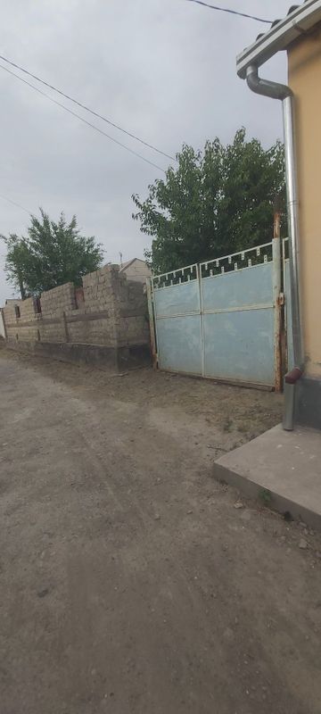 Уй ховли сотилади Гулистон шахар охунбобаевда