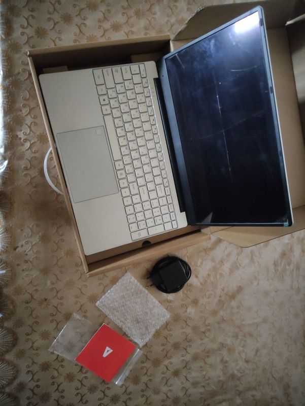 Azerty Noutbuk srochniy sotiladi Azerty Noutbuk srochniy sotiladi