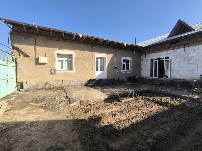 Srochno shaharda hovli uy sotiladi Srochno shaharda hovli uy sotiladi