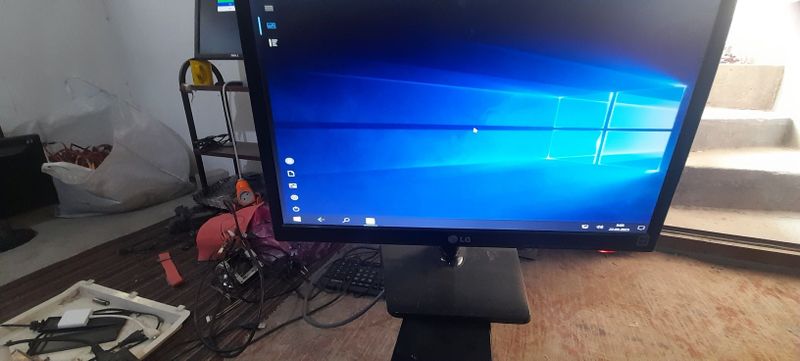19 tali led monitorla sotiladi Kolechstva 19 tali led monitorla sotiladi Kolechstva