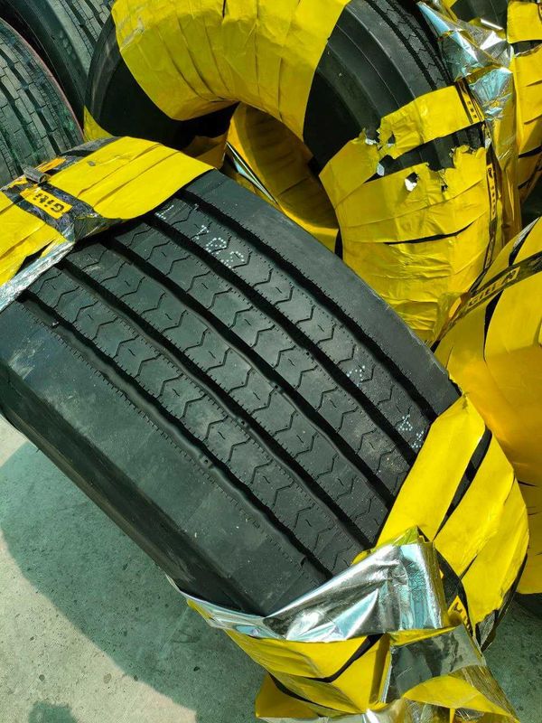 Furalarning oldiga 385/65R22.5 razmer sifatli yumshoq balonlar bor Furalarning oldiga 385/65R22.5 razmer sifatli yumshoq balonlar bor