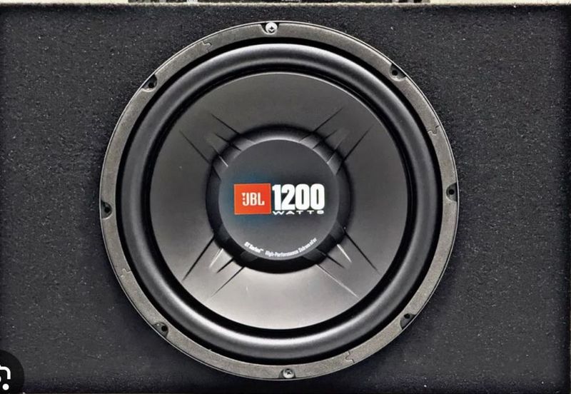 Jbl sabwufer 1200w яшиги билан Jbl sabwufer 1200w яшиги билан
