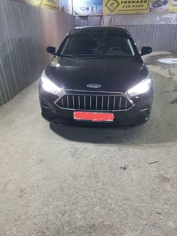 Jac j7 Luxury Liftbek 1.5 Turbo qora rang