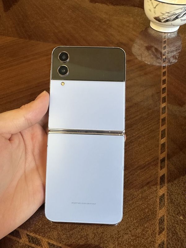 Samsung z flip 4 8/256 Samsung z flip 4 8/256