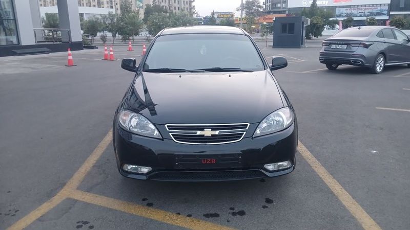 Обмен ок рангли мошинага ёки сотилади