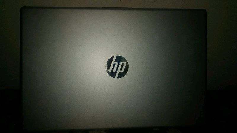 Noutbuk bor sotladi hp