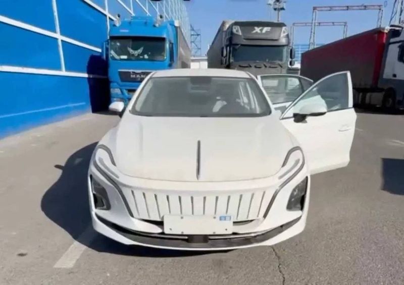 Натариус Hongqi 500km 2025 йил Натариус Hongqi 500km 2025 йил
