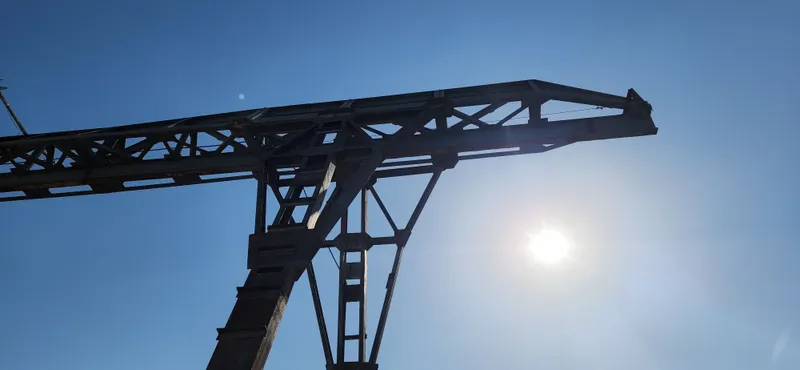 Козловой кран 10 тонналик холати зур ишлаб турибди Козловой кран 10 тонналик холати зур ишлаб турибди