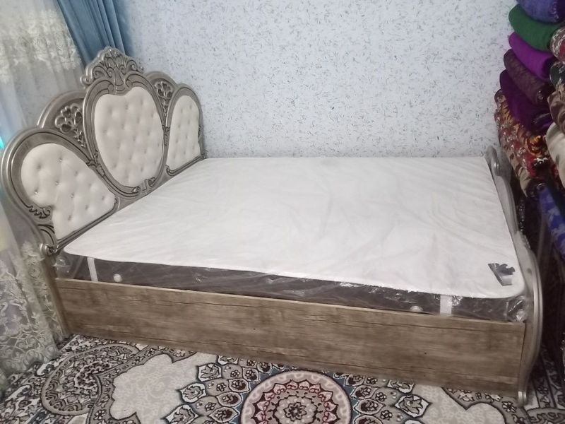 Yotoqxona uchun spalni krovat
