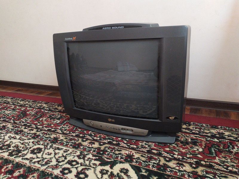 LG tv sotiladi srochni LG tv sotiladi srochni