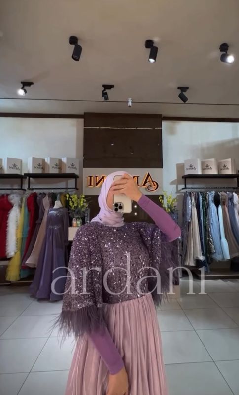 “Ardani” tomonidan tikilgan bejirim oqshom libosi