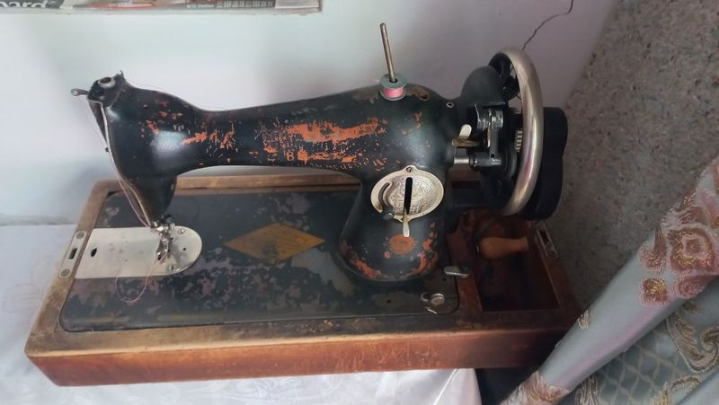 Tikuv mashinka sotiladi xolat yaxsh