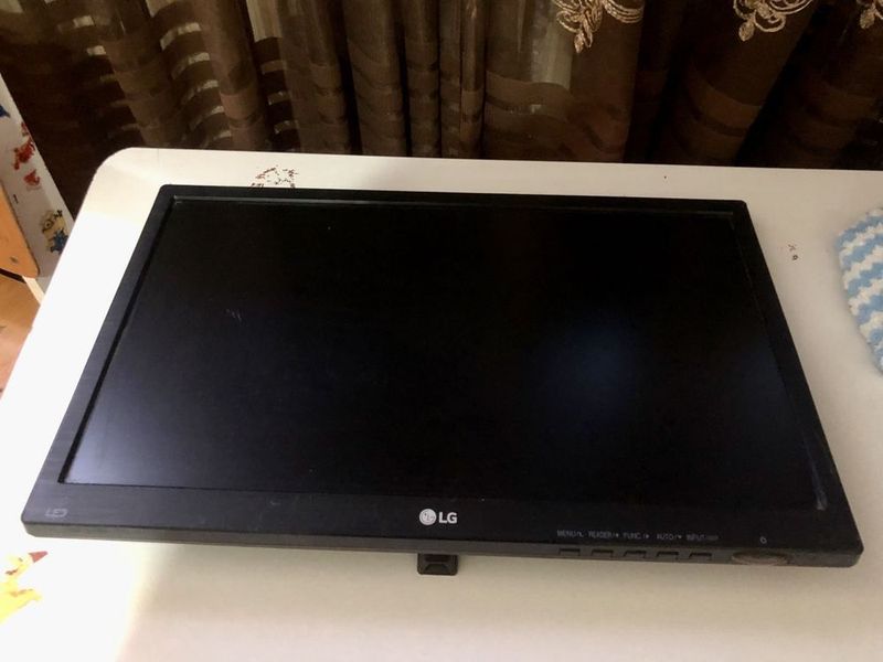 Продается монитор Lg Led 19 Продается монитор Lg Led 19