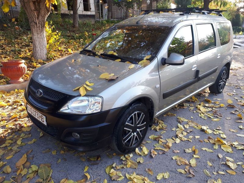 Lada largus Reno