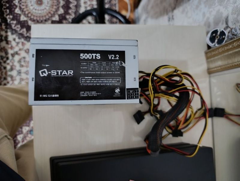 Продаю блок питания Корея оригинал 500w 2шт Продаю блок питания Корея оригинал 500w 2шт