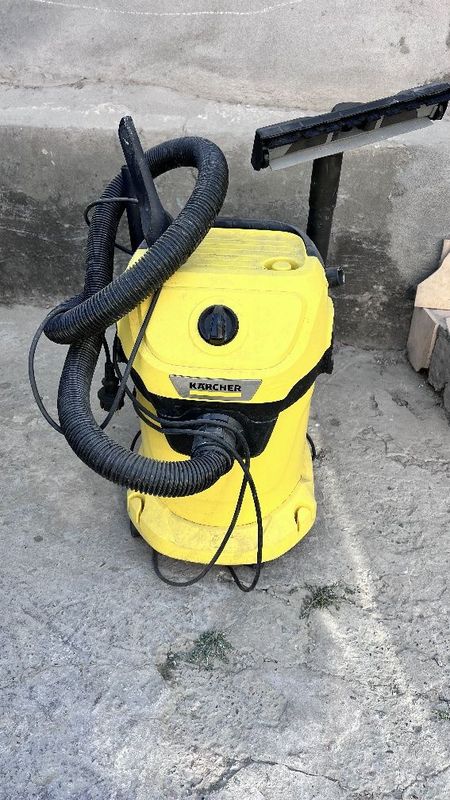 Продаётся пылесос Karcher WD3 Б/У Продаётся пылесос Karcher WD3 Б/У