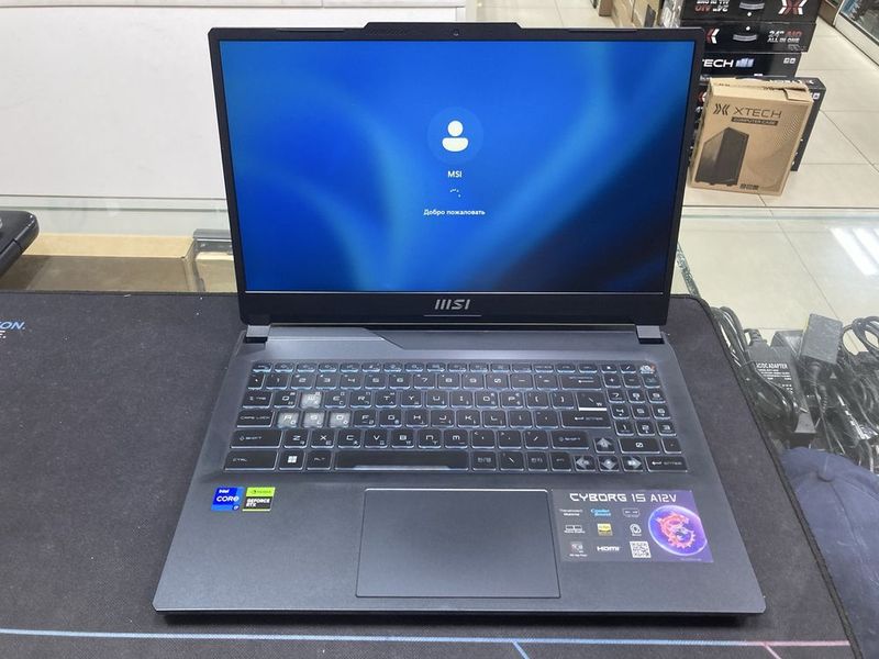 MSI CYBORG 15 i7-12650H RTX 4060 MSI CYBORG 15 i7-12650H RTX 4060
