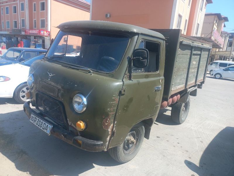 Uvazik sotiladi.