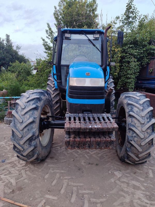 New holland 130 Traktor New holland 130 Traktor