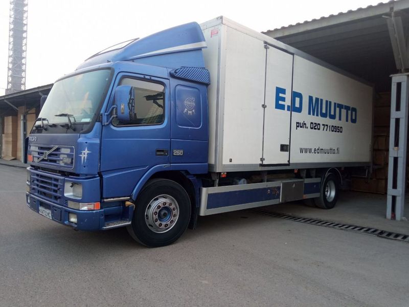 Volvo Fm7 sotiladi holati yaxshi Volvo Fm7 sotiladi holati yaxshi