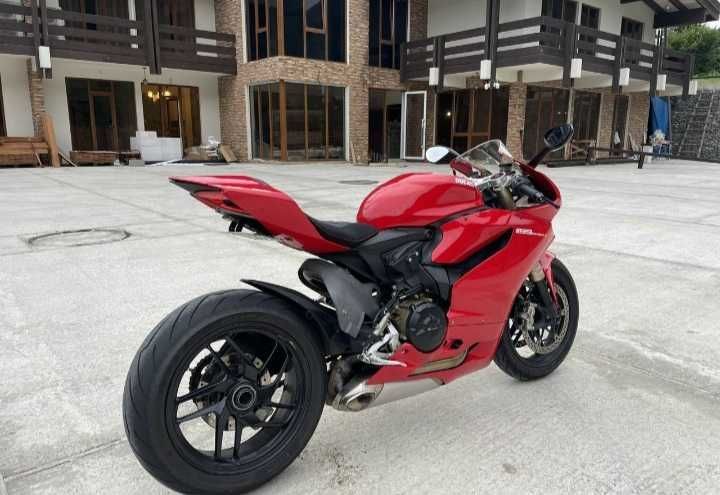 Мотацикел Ducati SuperSport R1 950 Мотацикел Ducati SuperSport R1 950