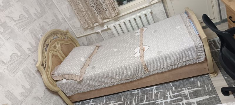 Детский кровать(2) и шкаф, как новый, в харошим состоянии