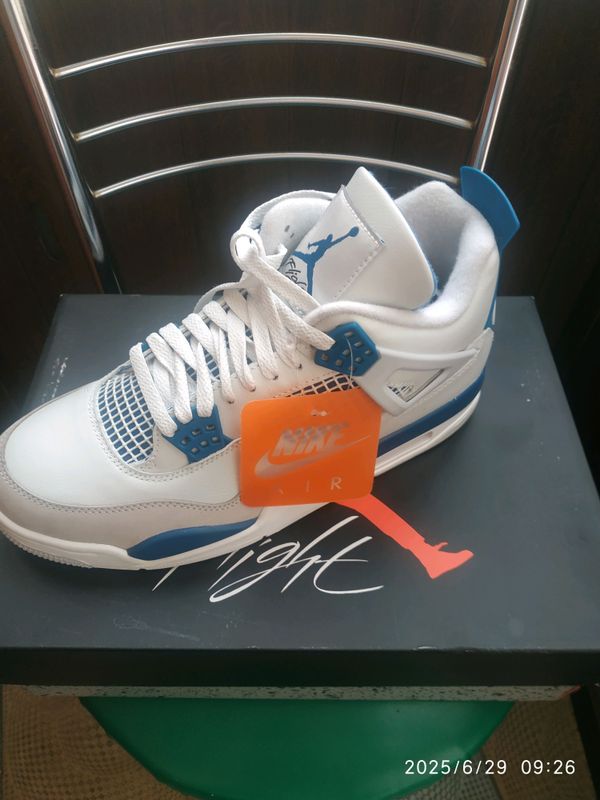 Продаю кроссовки NIKE