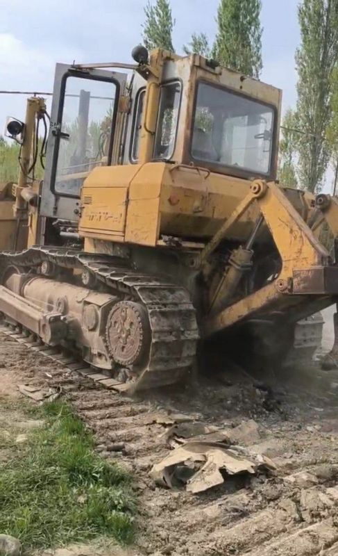 Buldozer 20 tonnali sotiladi Buldozer 20 tonnali sotiladi