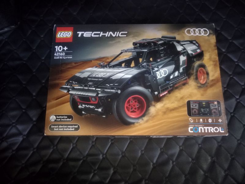 Продам LEGO technic 42160, Audi RS Q e-tron (оригинал) Продам LEGO technic 42160, Audi RS Q e-tron (оригинал)
