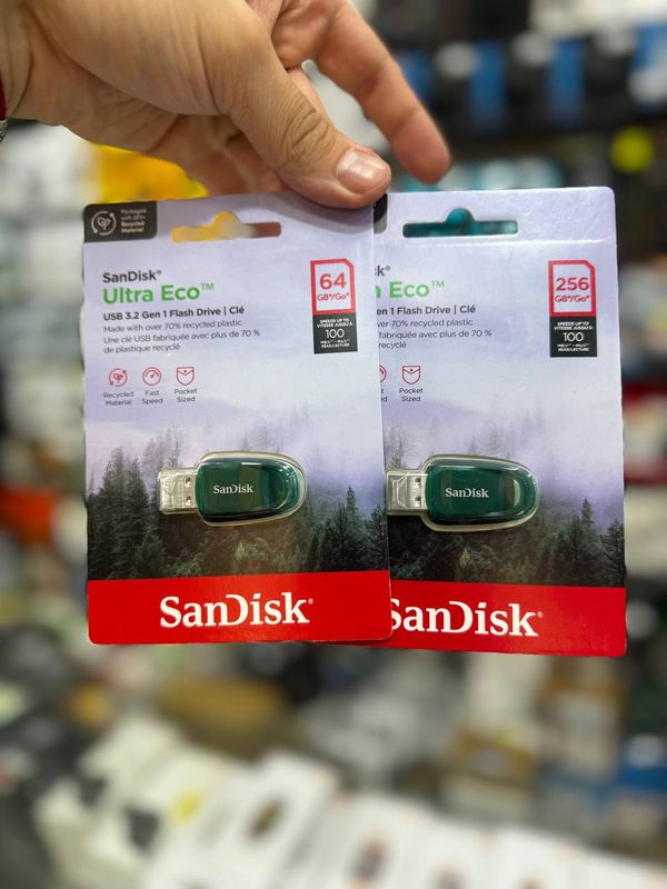 Флешка SanDisk Ultra GO Флешка SanDisk Ultra GO