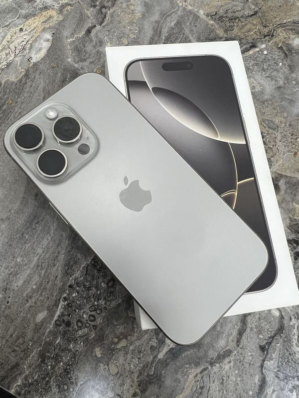 iPhone 16 pro Natural titanium