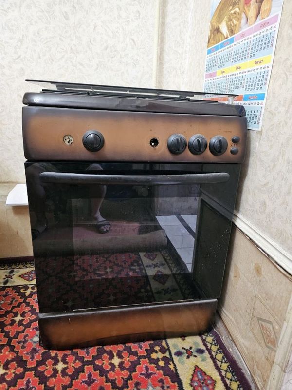 Продаю газ плиту б/у
