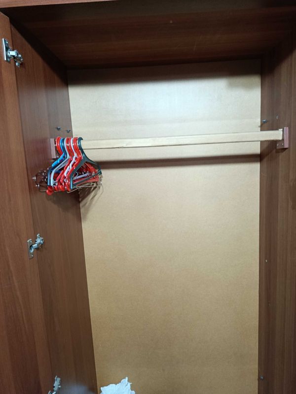 СРОЧНО ПРОДАЕТСЯ КОМПЛЕКТ спальной гарнитуры шкаф, кровать, стол и т.д СРОЧНО ПРОДАЕТСЯ КОМПЛЕКТ спальной гарнитуры шкаф, кровать, стол и т.д