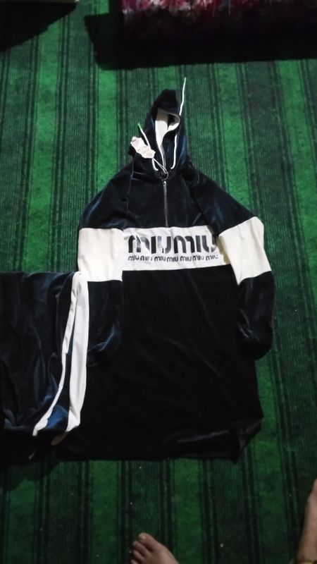 Material va kiyim sotiladi .946043302