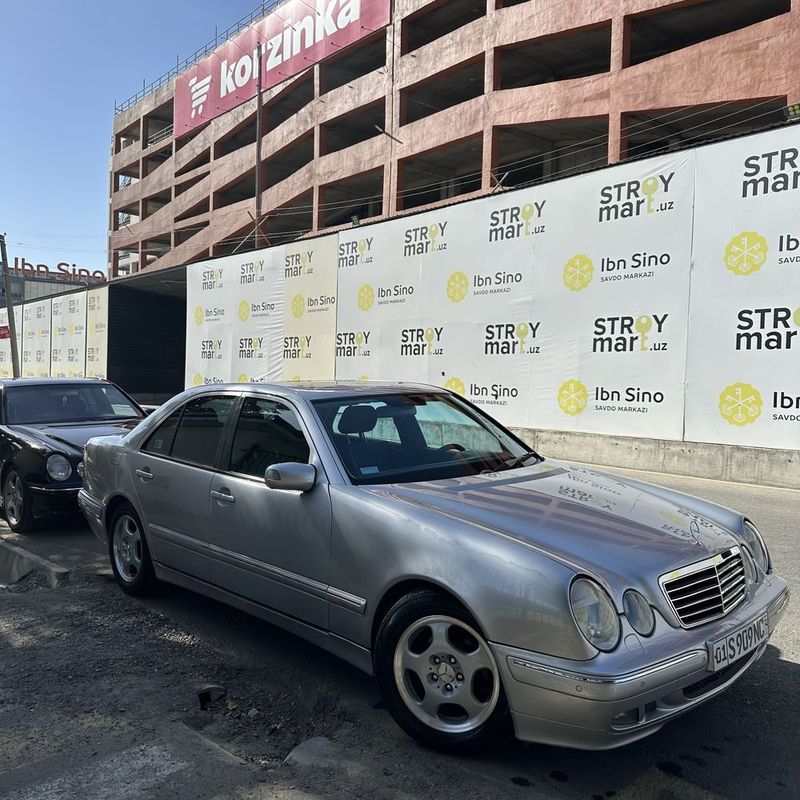Mercedes W210, 2001
