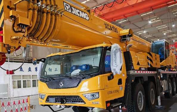 Avtokran XCMG 130 tonnalik Avtokran XCMG 130 tonnalik