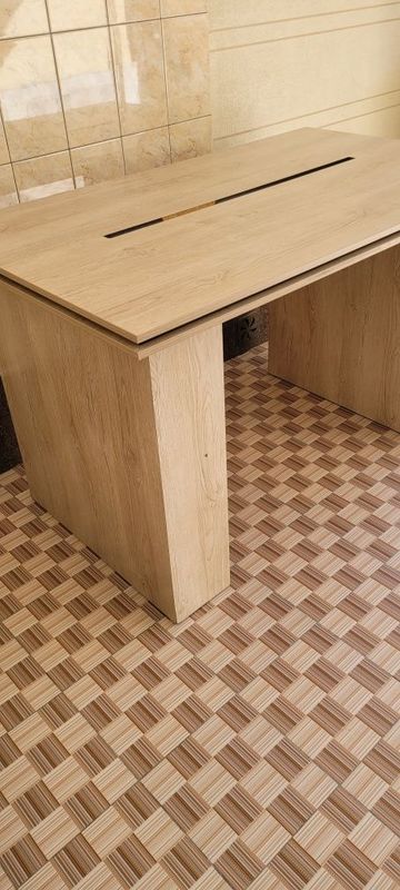 Vitrina uchun mebel sotiladi srochno 2 ta dona deyarli yangi