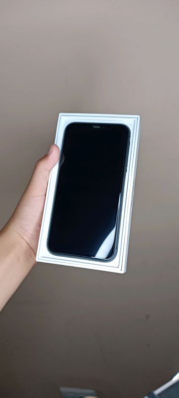 iPhone 11 /128gb 82 yomks iPhone 11 /128gb 82 yomks