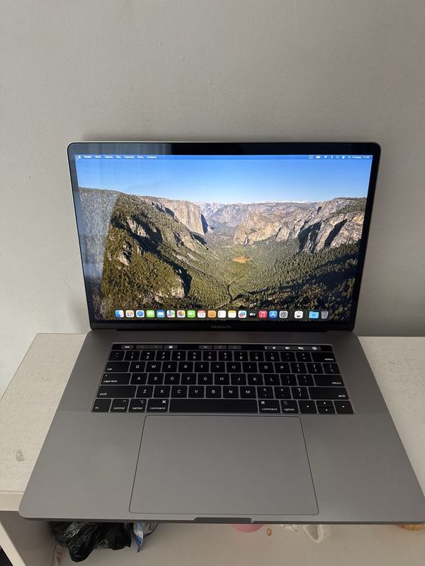 Macbook pro 15inch 2018/i7/16/512/4GPU